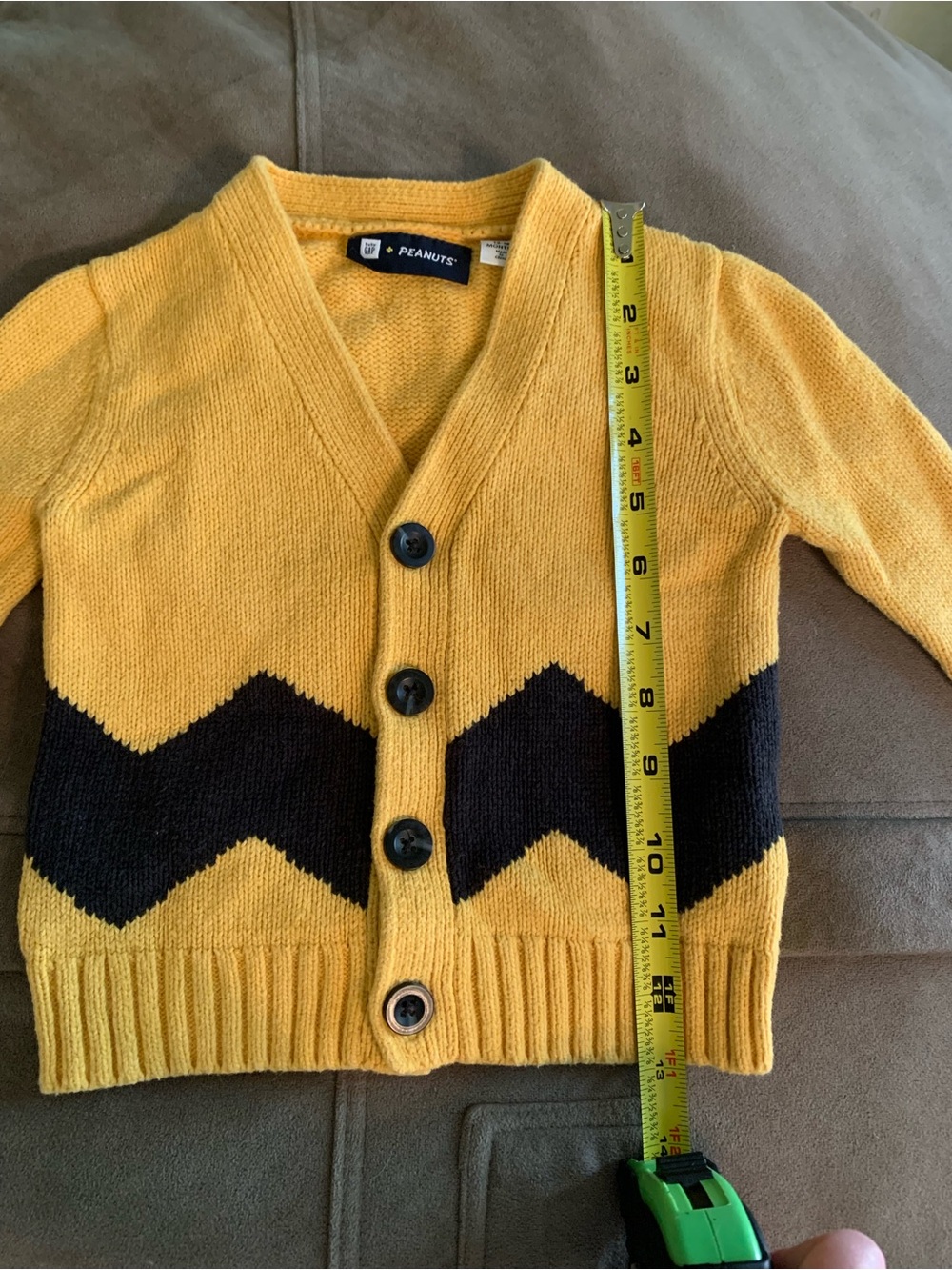GAP Baby Peanuts Charlie Brown Yellow and Black Zigzag Kids Cardigan - Picture 6 of 7